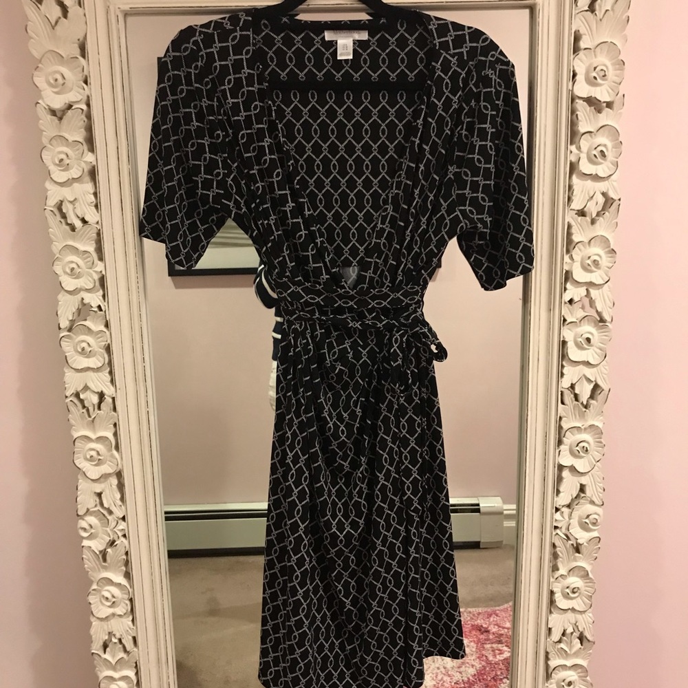 Motherhood maternity wrap dress - Picture 3 of 6